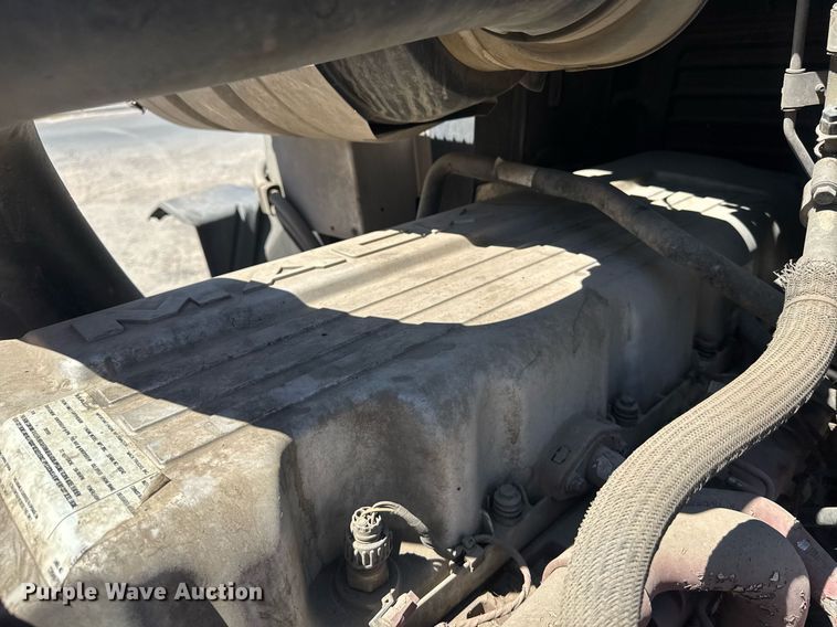 image for item DH8681 2017 Mack CXU613 semi truck