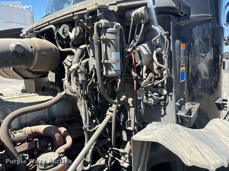 image for item DH8681 2017 Mack CXU613 semi truck