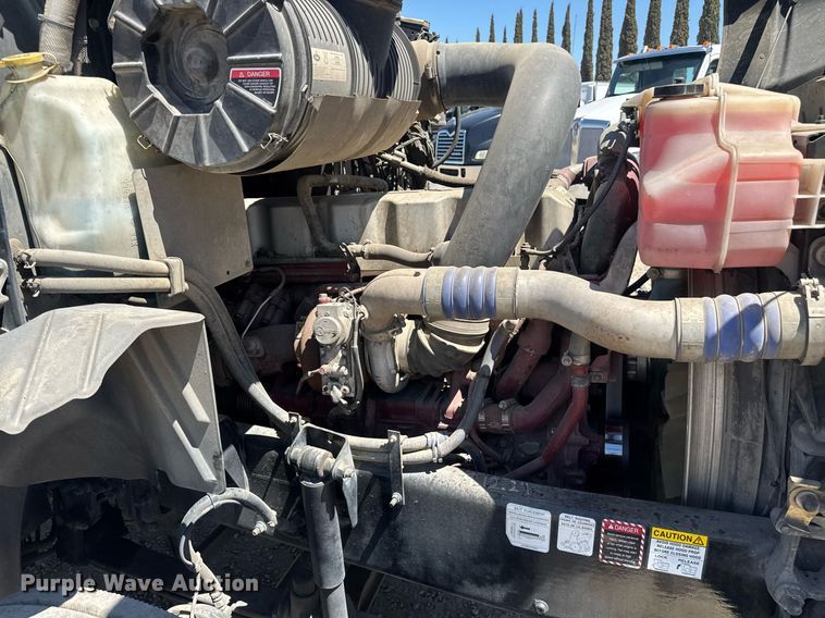 image for item DH8681 2017 Mack CXU613 semi truck