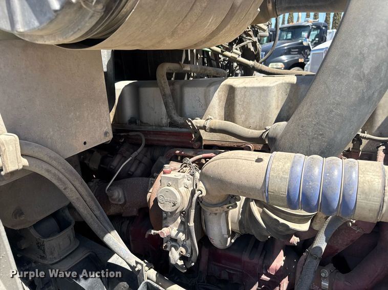 image for item DH8681 2017 Mack CXU613 semi truck