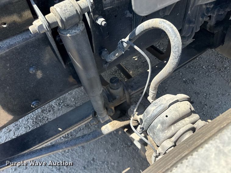 image for item DH8681 2017 Mack CXU613 semi truck