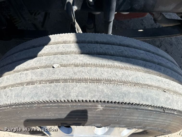 image for item DH8681 2017 Mack CXU613 semi truck