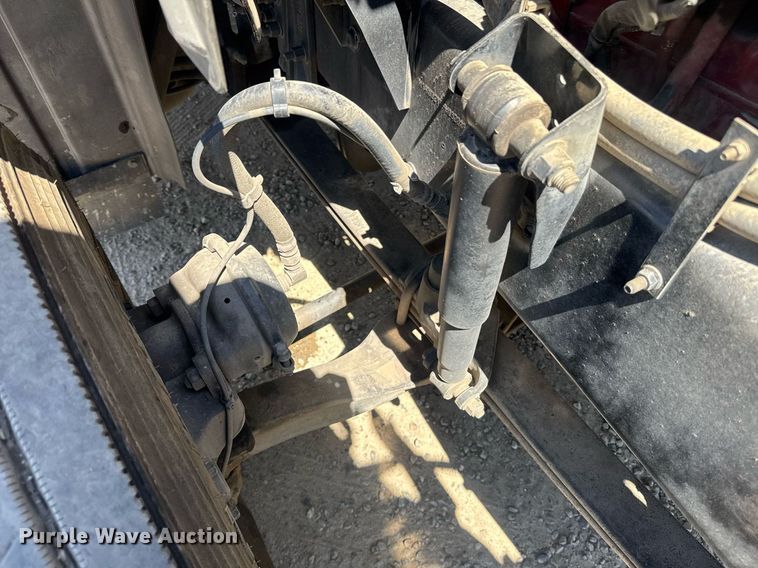 image for item DH8681 2017 Mack CXU613 semi truck