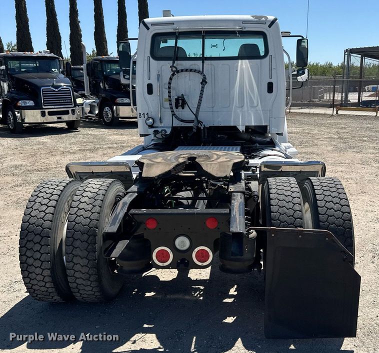 image for item DH8682 2013 Freightliner Business Class M2 semi truck