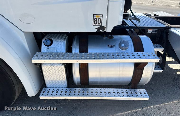 image for item DH8682 2013 Freightliner Business Class M2 semi truck