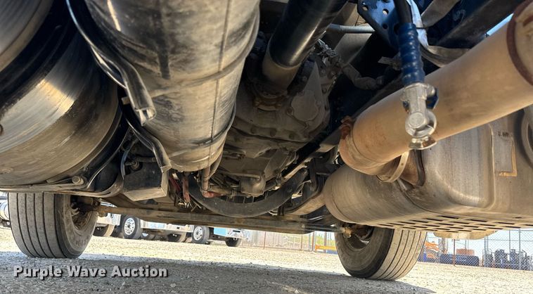 image for item DH8682 2013 Freightliner Business Class M2 semi truck