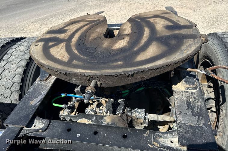 image for item DH8682 2013 Freightliner Business Class M2 semi truck