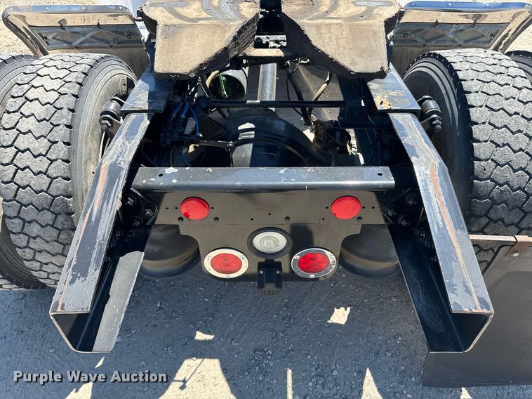 image for item DH8682 2013 Freightliner Business Class M2 semi truck