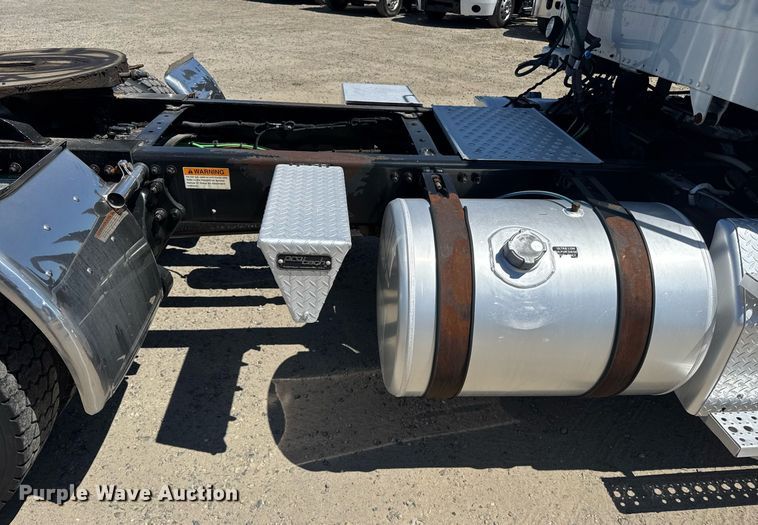 image for item DH8682 2013 Freightliner Business Class M2 semi truck