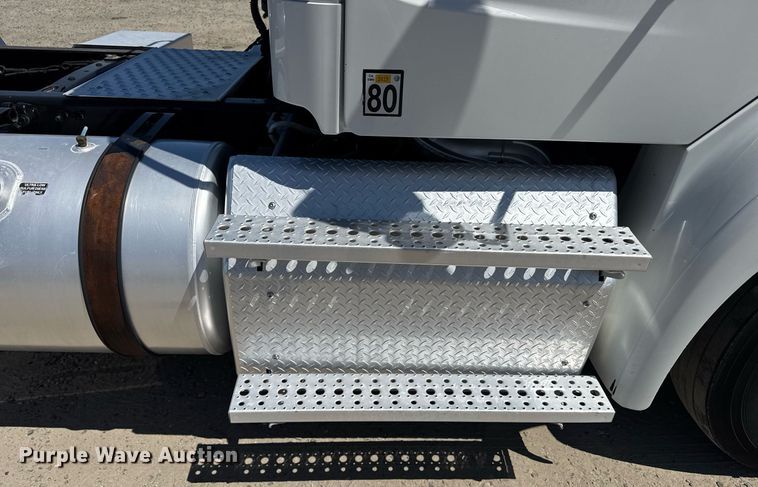 image for item DH8682 2013 Freightliner Business Class M2 semi truck