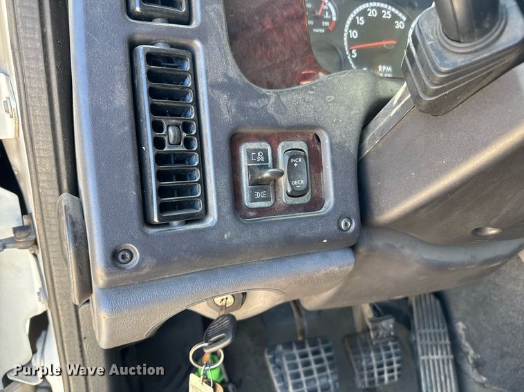 image for item DH8682 2013 Freightliner Business Class M2 semi truck