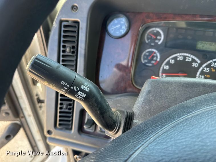 image for item DH8682 2013 Freightliner Business Class M2 semi truck