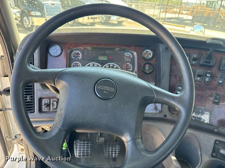 image for item DH8682 2013 Freightliner Business Class M2 semi truck