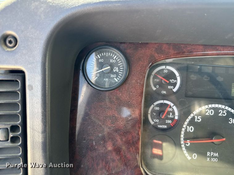 image for item DH8682 2013 Freightliner Business Class M2 semi truck