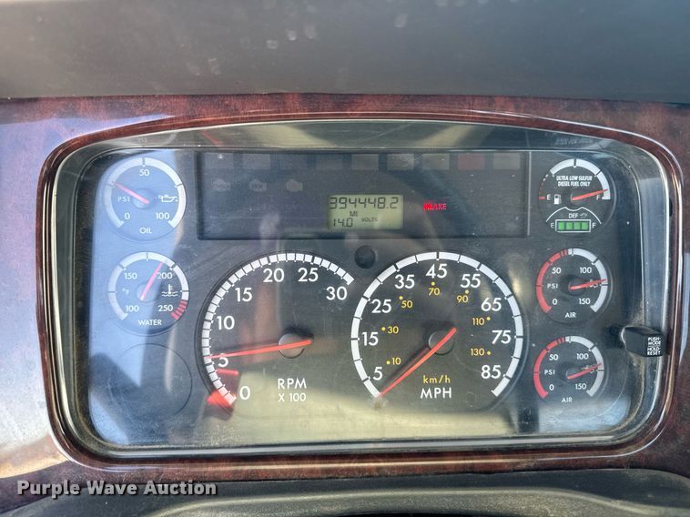 image for item DH8682 2013 Freightliner Business Class M2 semi truck