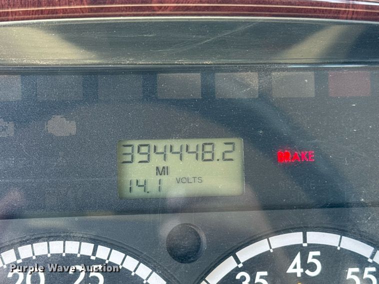 image for item DH8682 2013 Freightliner Business Class M2 semi truck