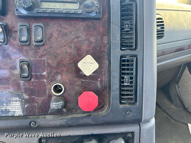 image for item DH8682 2013 Freightliner Business Class M2 semi truck