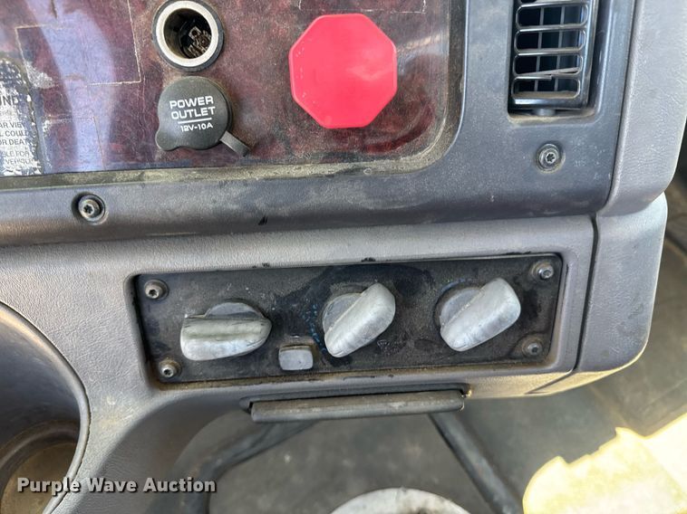 image for item DH8682 2013 Freightliner Business Class M2 semi truck