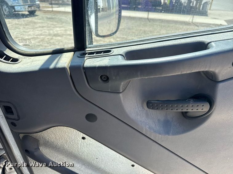 image for item DH8682 2013 Freightliner Business Class M2 semi truck