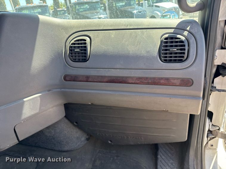 image for item DH8682 2013 Freightliner Business Class M2 semi truck