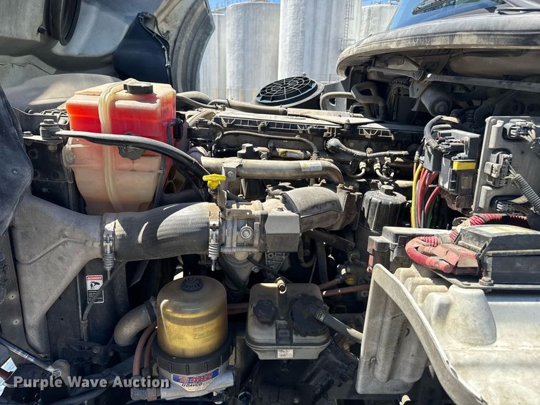 image for item DH8682 2013 Freightliner Business Class M2 semi truck