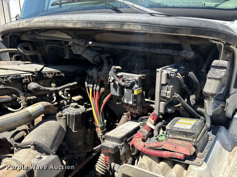 image for item DH8682 2013 Freightliner Business Class M2 semi truck