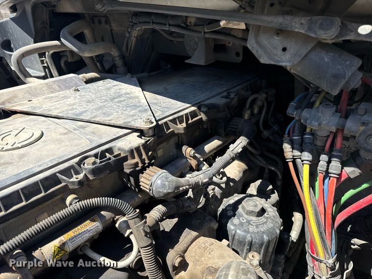 image for item DH8682 2013 Freightliner Business Class M2 semi truck