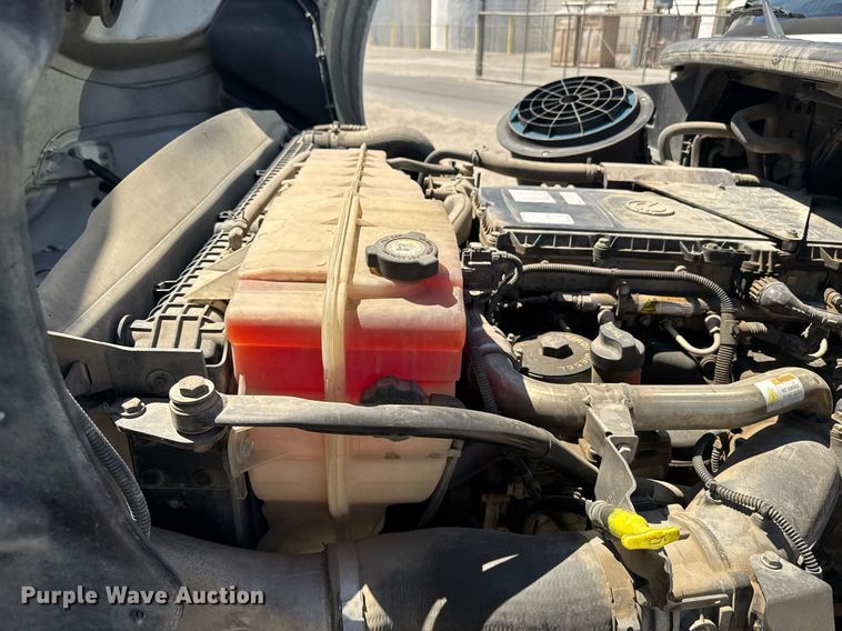 image for item DH8682 2013 Freightliner Business Class M2 semi truck