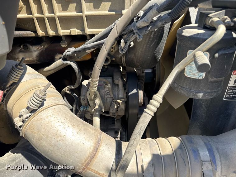 image for item DH8682 2013 Freightliner Business Class M2 semi truck