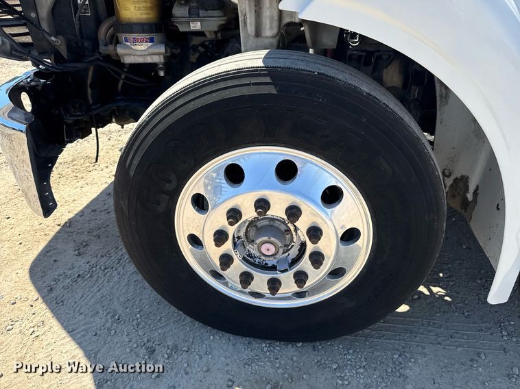 image for item DH8682 2013 Freightliner Business Class M2 semi truck