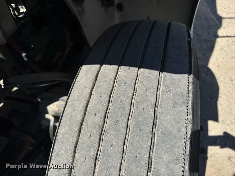 image for item DH8682 2013 Freightliner Business Class M2 semi truck