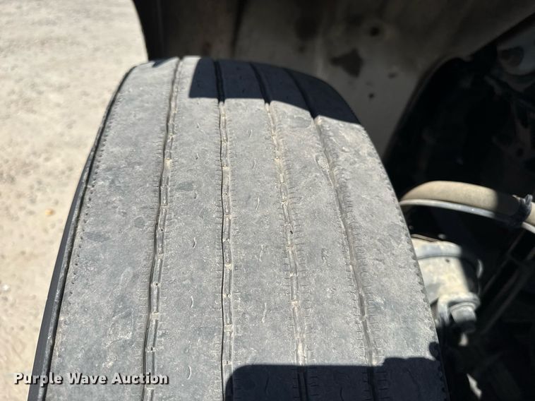 image for item DH8682 2013 Freightliner Business Class M2 semi truck