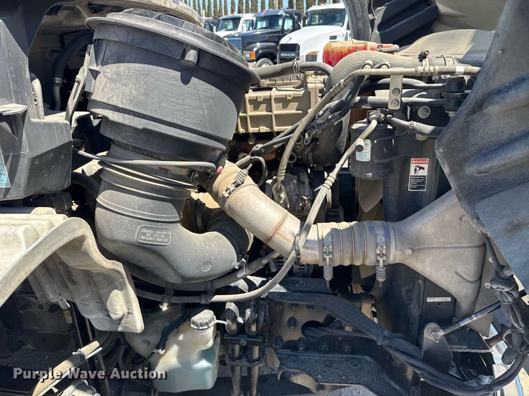 image for item DH8682 2013 Freightliner Business Class M2 semi truck