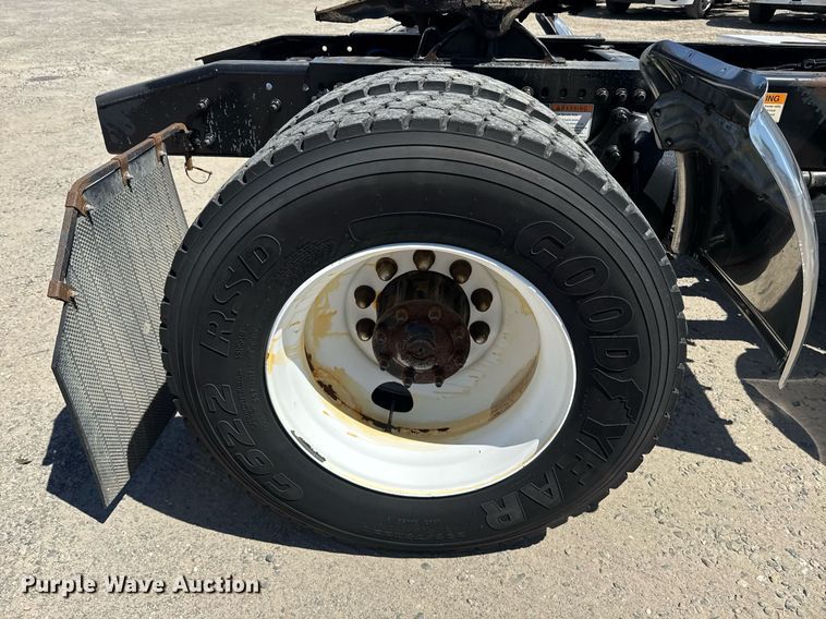 image for item DH8682 2013 Freightliner Business Class M2 semi truck