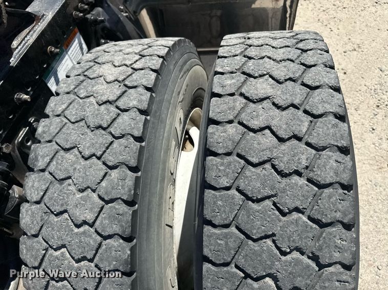 image for item DH8682 2013 Freightliner Business Class M2 semi truck