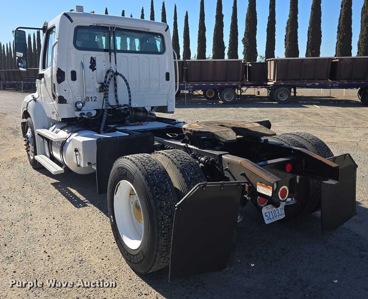 image for item DH8683 2013 Freightliner Business Class M2 semi truck