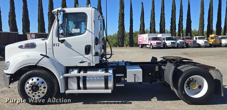 image for item DH8683 2013 Freightliner Business Class M2 semi truck