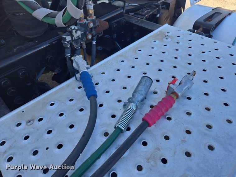 image for item DH8683 2013 Freightliner Business Class M2 semi truck