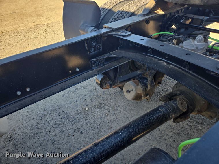 image for item DH8683 2013 Freightliner Business Class M2 semi truck