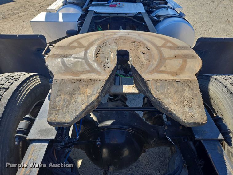 image for item DH8683 2013 Freightliner Business Class M2 semi truck