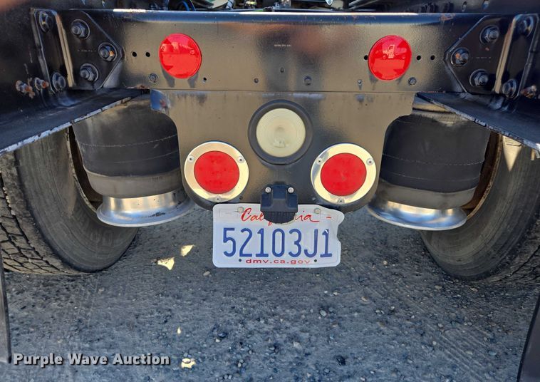 image for item DH8683 2013 Freightliner Business Class M2 semi truck