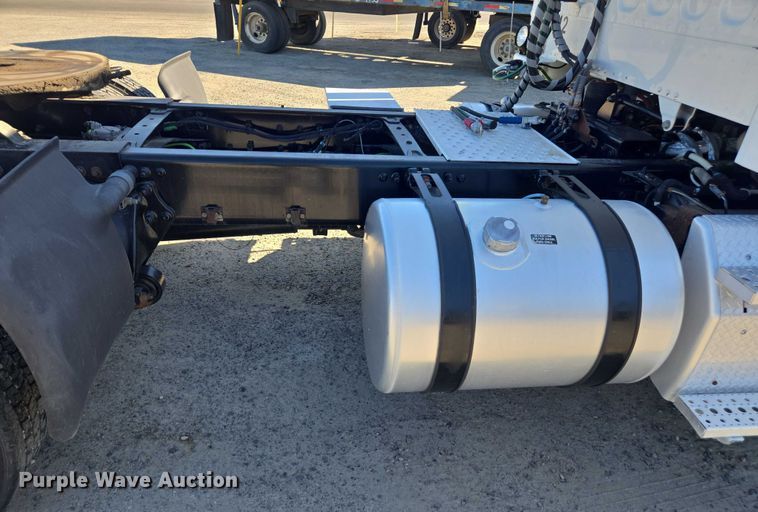 image for item DH8683 2013 Freightliner Business Class M2 semi truck