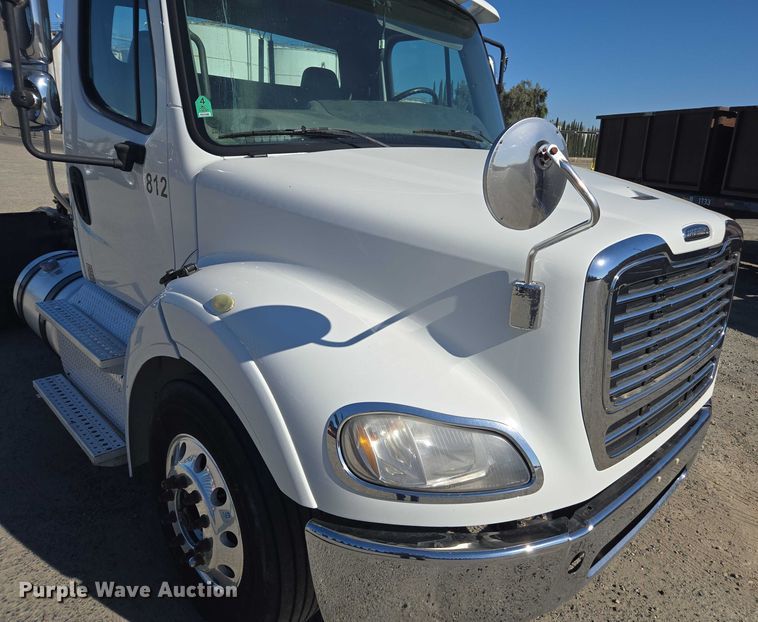 image for item DH8683 2013 Freightliner Business Class M2 semi truck