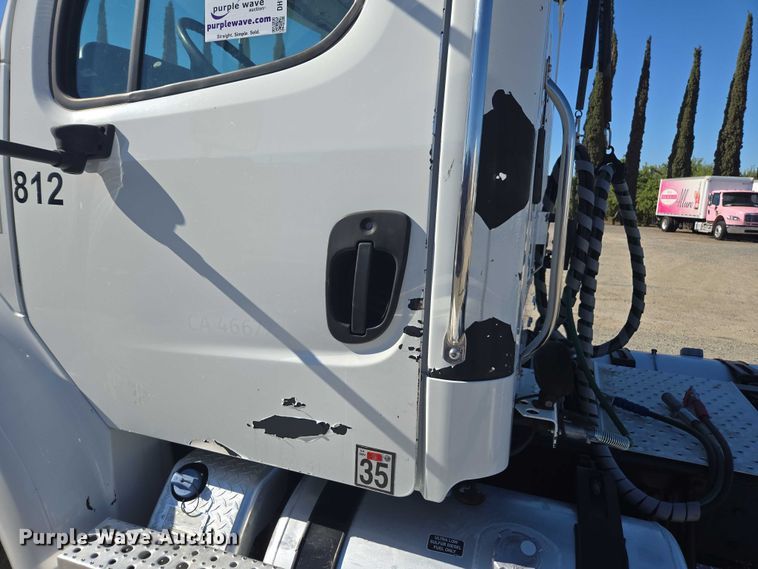 image for item DH8683 2013 Freightliner Business Class M2 semi truck