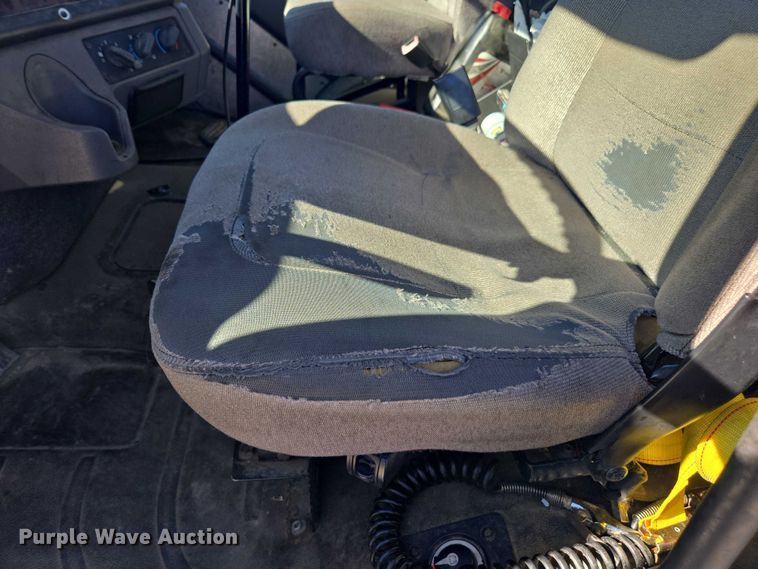 image for item DH8683 2013 Freightliner Business Class M2 semi truck