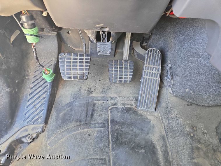 image for item DH8683 2013 Freightliner Business Class M2 semi truck