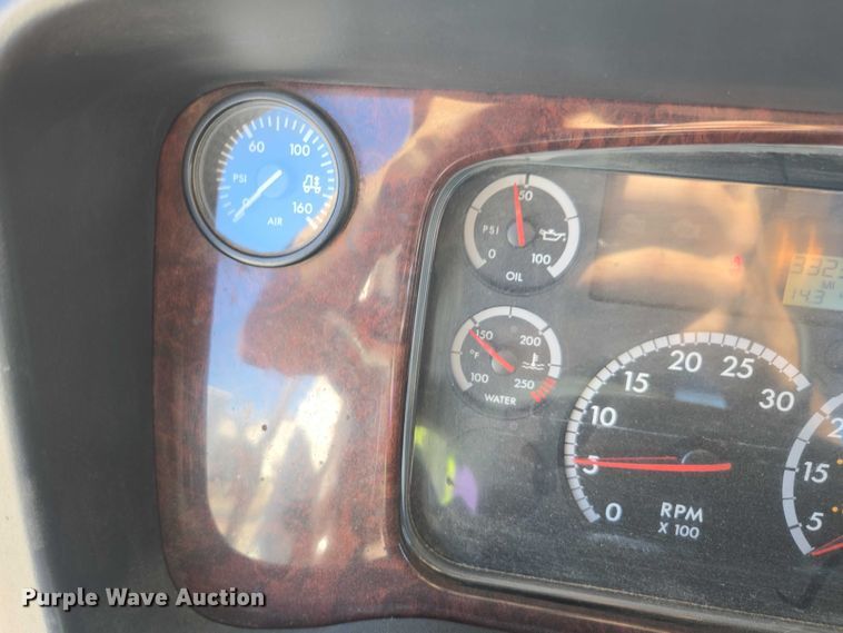 image for item DH8683 2013 Freightliner Business Class M2 semi truck