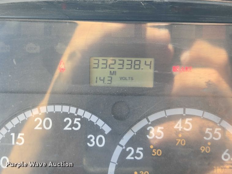 image for item DH8683 2013 Freightliner Business Class M2 semi truck