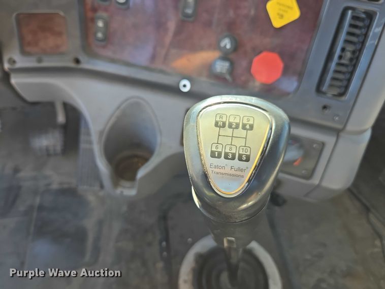 image for item DH8683 2013 Freightliner Business Class M2 semi truck