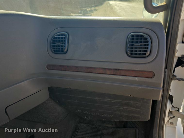 image for item DH8683 2013 Freightliner Business Class M2 semi truck